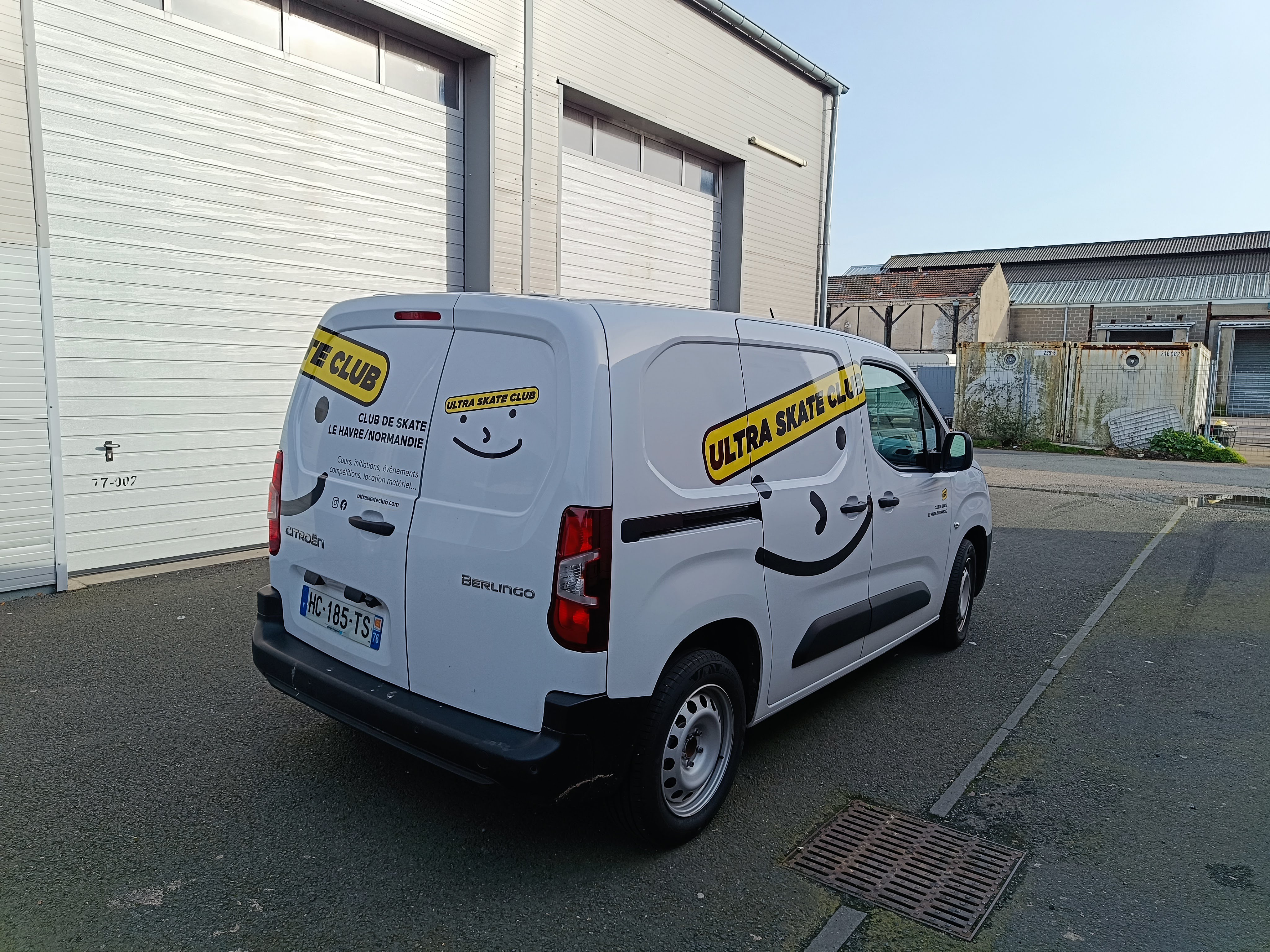 Marquage véhicule Citroën Berlingo Ultra Skate Club Le Havre par Peppergraphik