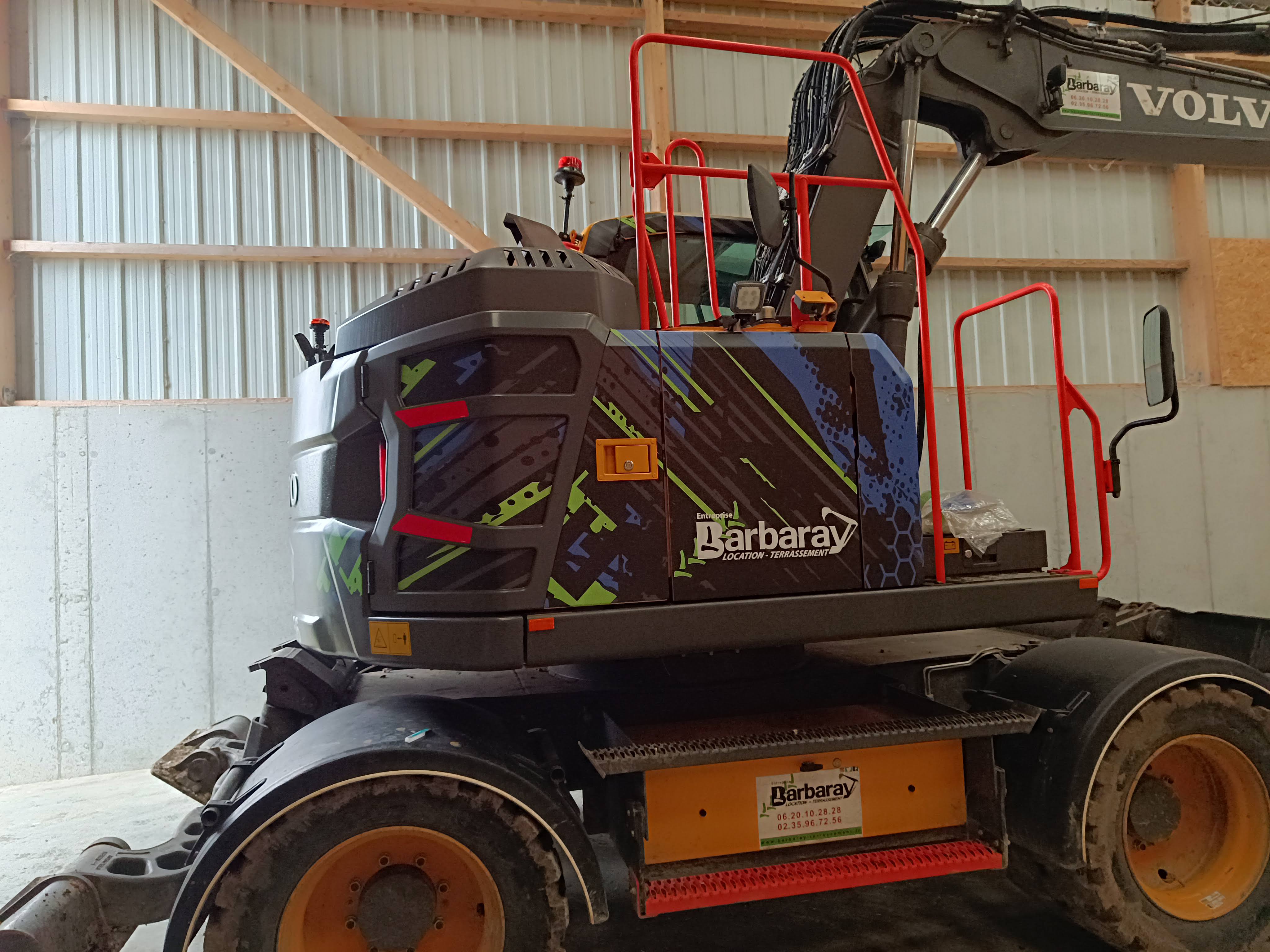 Covering pelleteuse Volvo Barbaray terrassement Fécamp par Peppergraphik