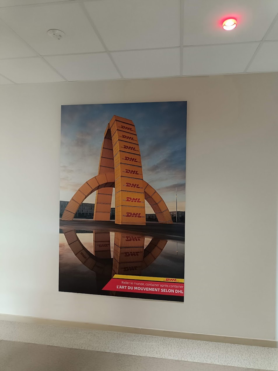 Impression grand format murale DHL Le Havre - décoration intérieure Peppergraphik