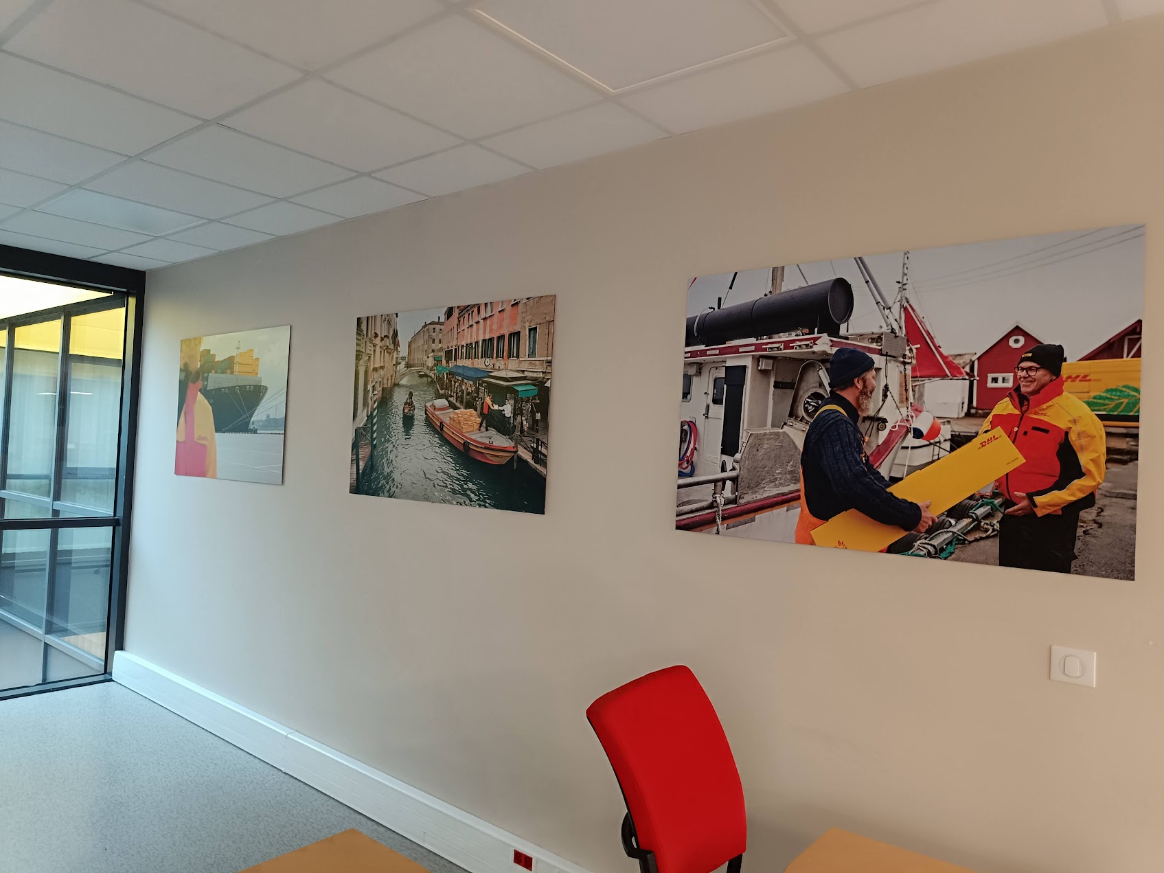 Décoration couloir bureau DHL Rouen - triptyque impressions grand format Peppergraphik
