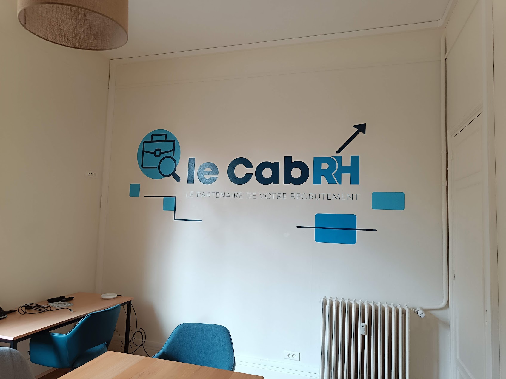 Logo mural vinyle decoupe Le CabRH recrutement Le Havre - Peppergraphik decoration interieure