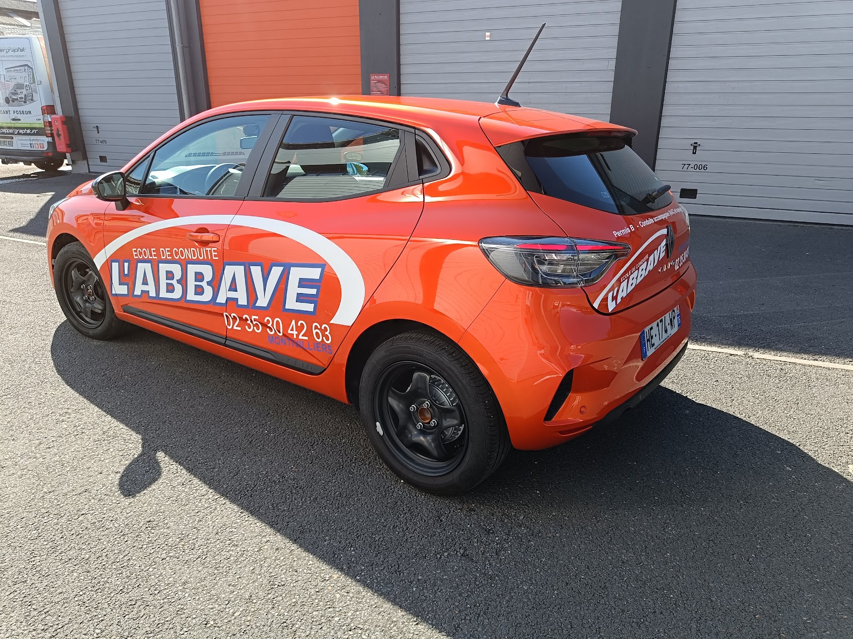 Marquage véhicule école de conduite L'Abbaye Renault Clio orange Le Havre